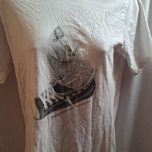Platinum delta apparel kitten in a shoe print T-shirt size XL